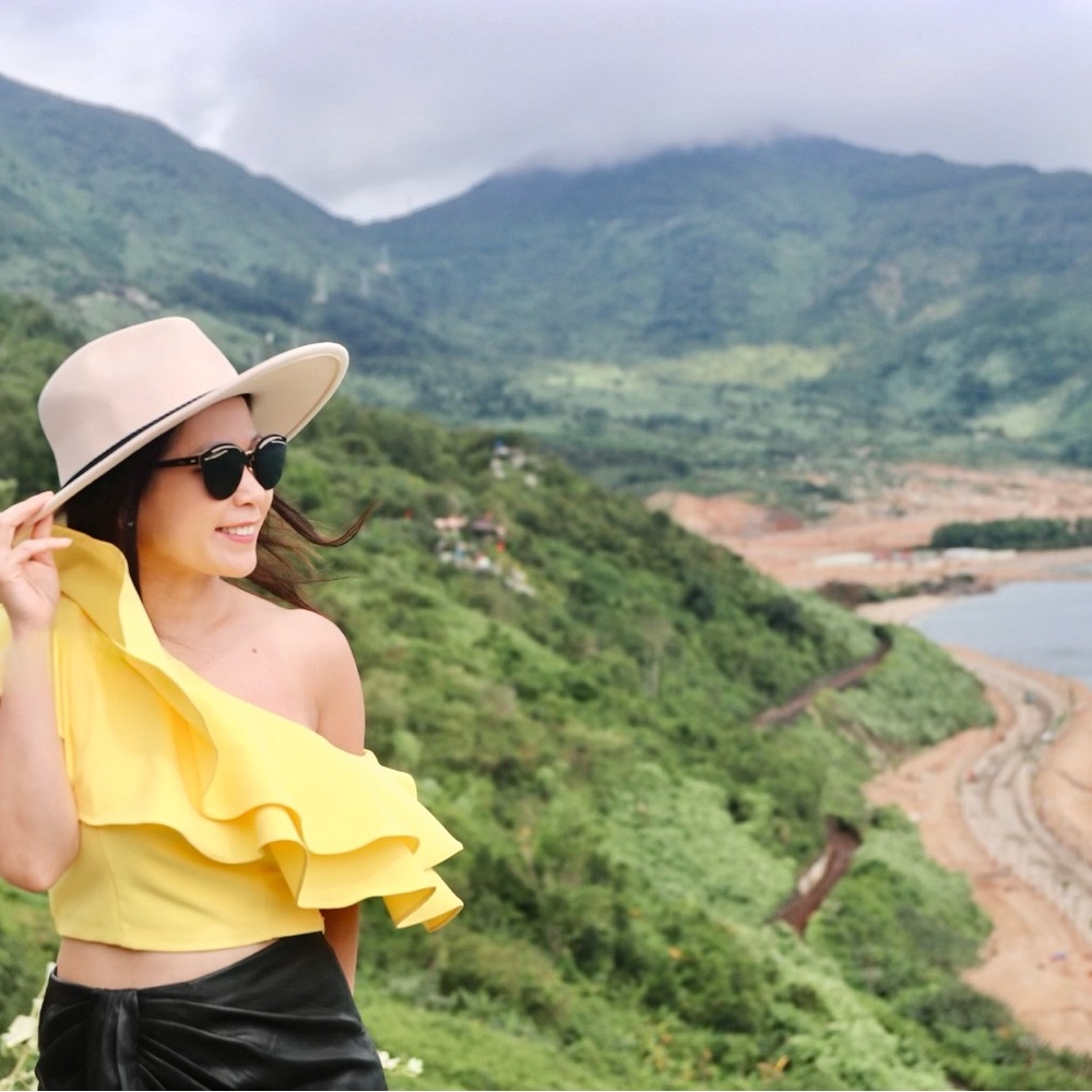 One-Shoulder Ruffle Yellow Crop Top